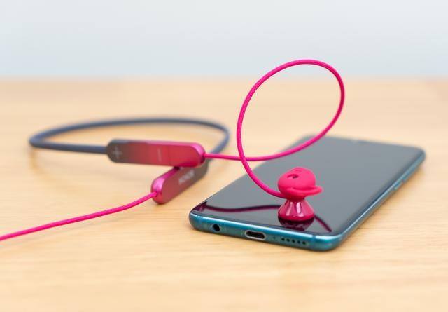 耳机居然也有Type-C闪充闪连，荣耀你不要太时尚