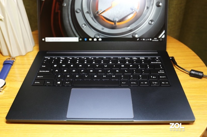 谁更满足我所要的轻薄？是荣耀MagicBOOK 2019 R5还是机械革命S1 PRO？