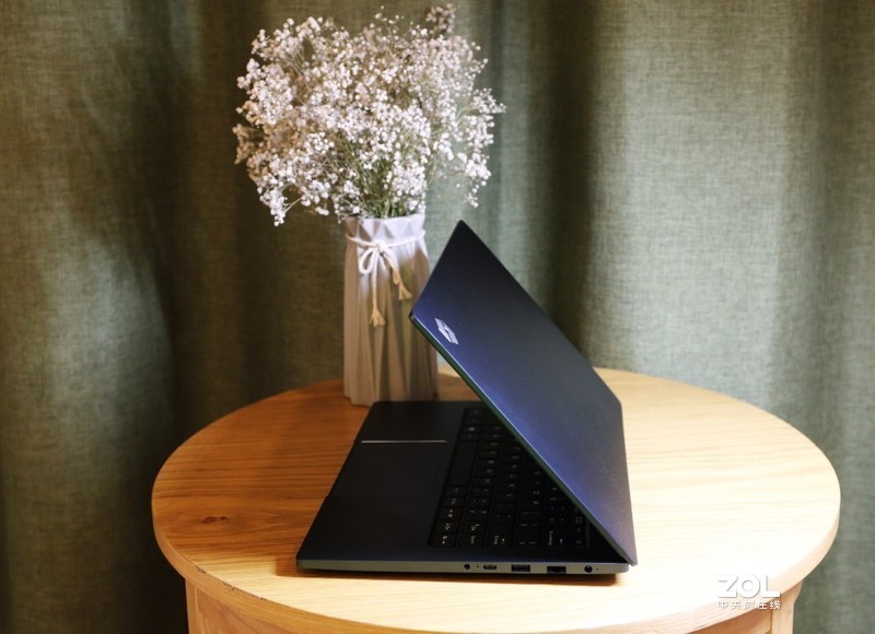 谁更满足我所要的轻薄？是荣耀MagicBOOK 2019 R5还是机械革命S1 PRO？