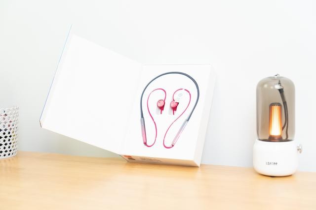 耳机居然也有Type-C闪充闪连，荣耀你不要太时尚