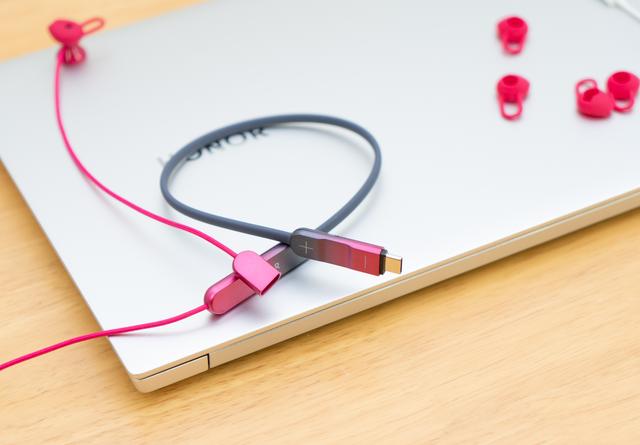 耳机居然也有Type-C闪充闪连，荣耀你不要太时尚