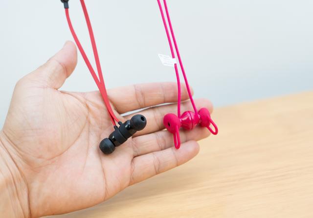 耳机居然也有Type-C闪充闪连，荣耀你不要太时尚