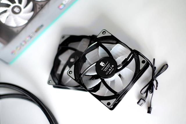 担心水冷漏液？不存在的，堡垒240RGB防漏液和神光同步我全都要