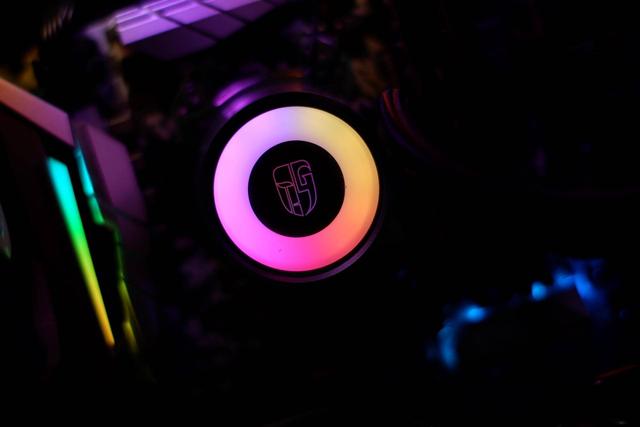 担心水冷漏液？不存在的，堡垒240RGB防漏液和神光同步我全都要