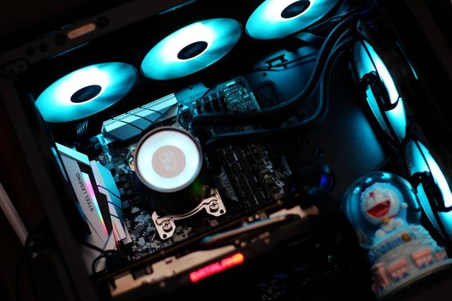 担心水冷漏液？不存在的，堡垒240RGB防漏液和神光同步我全都要