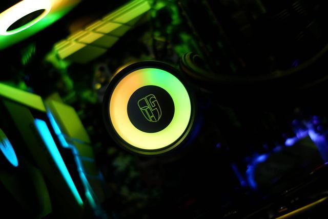 担心水冷漏液？不存在的，堡垒240RGB防漏液和神光同步我全都要