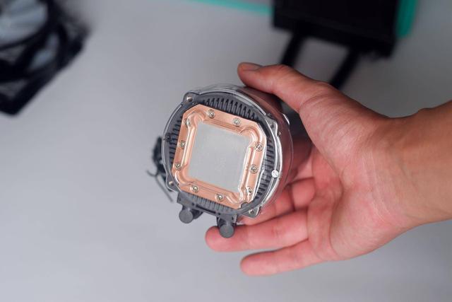 担心水冷漏液？不存在的，堡垒240RGB防漏液和神光同步我全都要