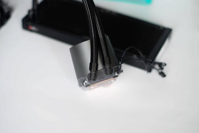 担心水冷漏液？不存在的，堡垒240RGB防漏液和神光同步我全都要