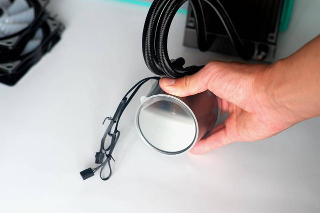 担心水冷漏液？不存在的，堡垒240RGB防漏液和神光同步我全都要