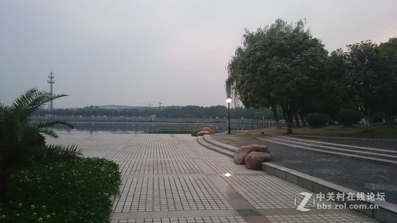 Z2晚上拍照效果