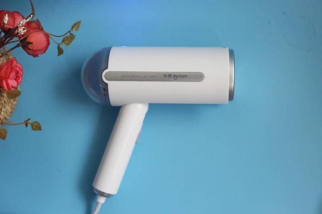 东菱手持挂烫机 便携是最大亮点