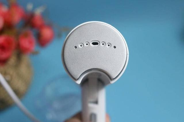 东菱手持挂烫机 便携是最大亮点