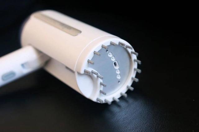 东菱手持挂烫机 便携是最大亮点