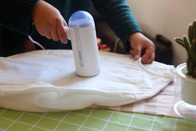 东菱手持挂烫机 便携是最大亮点