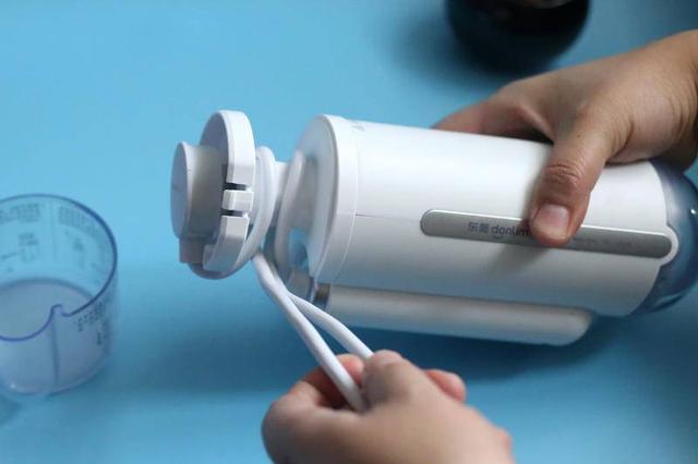 东菱手持挂烫机 便携是最大亮点