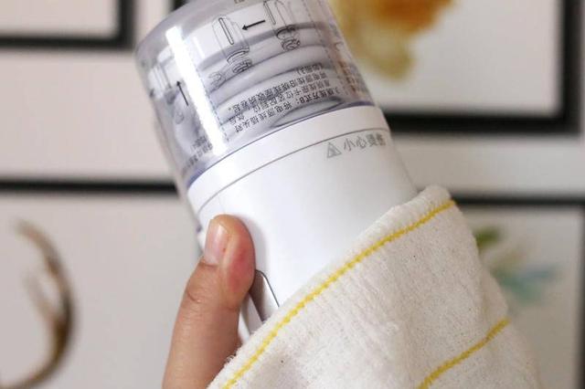 东菱手持挂烫机 便携是最大亮点