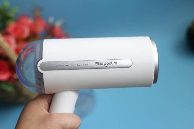 东菱手持挂烫机 便携是最大亮点