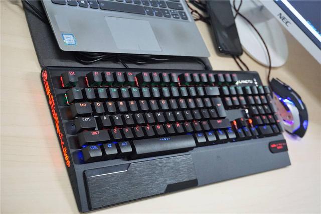 日常码字黑轴爽还是青轴？狼途百元机械键鼠套装评测告诉你答案!