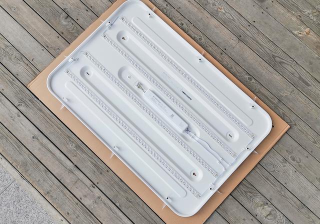 小米生态链这款灯具套装，能模拟从早到晚的光效，1399元值不值