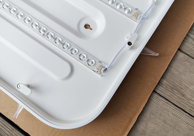 小米生态链这款灯具套装，能模拟从早到晚的光效，1399元值不值