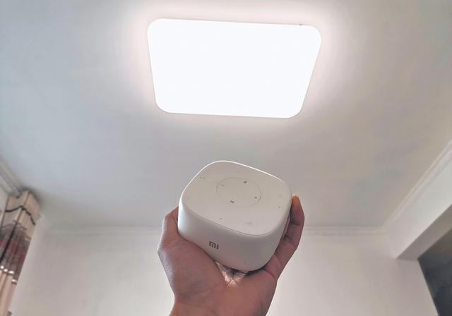 小米生态链这款灯具套装，能模拟从早到晚的光效，1399元值不值