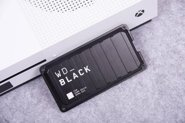 西部数据WD_BLACK P50游戏移动硬盘上手，2000MB/s速度横评夺魁