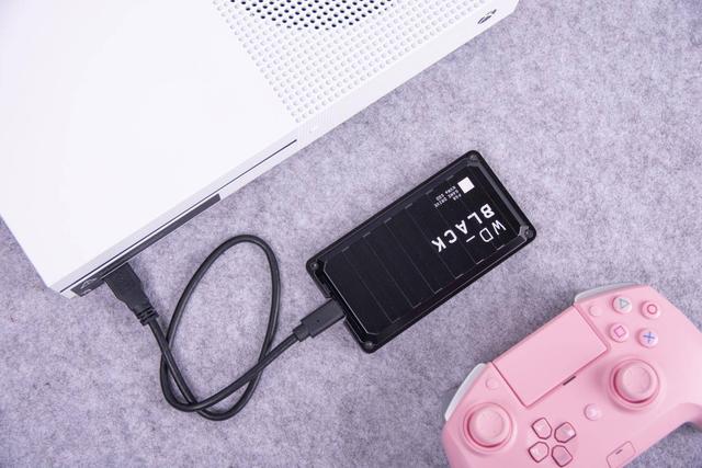 西部数据WD_BLACK P50游戏移动硬盘上手，2000MB/s速度横评夺魁