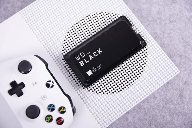 西部数据WD_BLACK P50游戏移动硬盘上手，2000MB/s速度横评夺魁