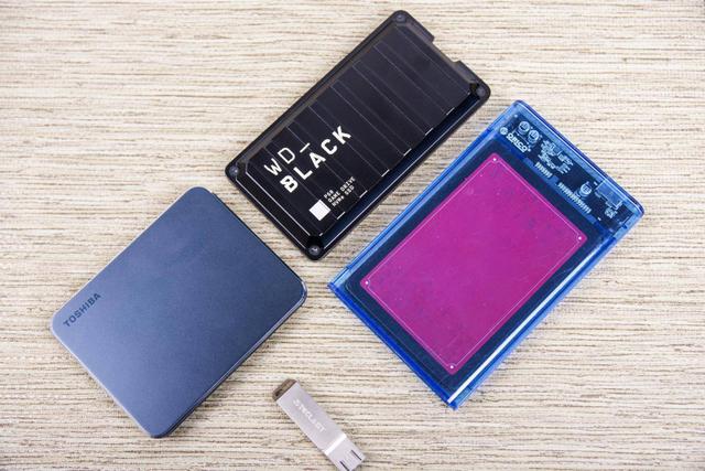 西部数据WD_BLACK P50游戏移动硬盘上手，2000MB/s速度横评夺魁