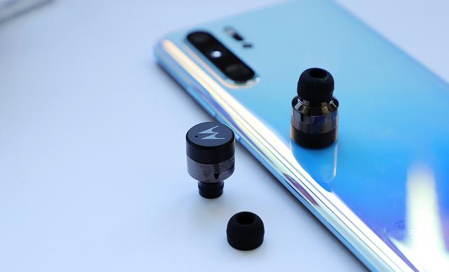 你喜欢的TWS真无线蓝牙耳机种草，摩托罗拉VB400