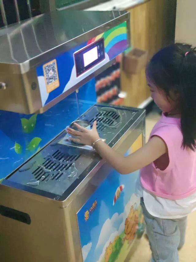 口渴马二代幼儿园智能饮水终端正式亮相义乌