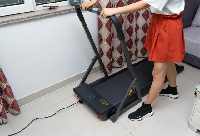 把客厅打造成健身房，支持米家的金史密斯走步机A1Pro测评！