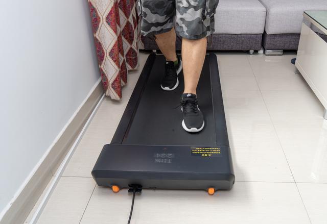 把客厅打造成健身房，支持米家的金史密斯走步机A1Pro测评！