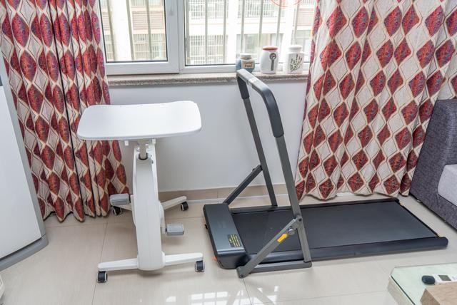 把客厅打造成健身房，支持米家的金史密斯走步机A1Pro测评！