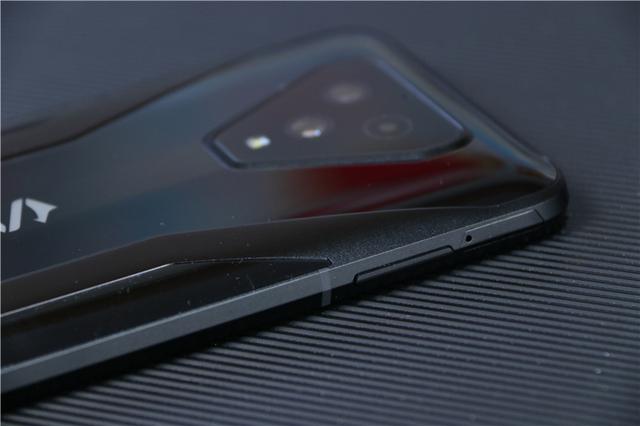 黑鲨游戏手机3体验，游戏高画质稳定60帧，快充竟有黑科技