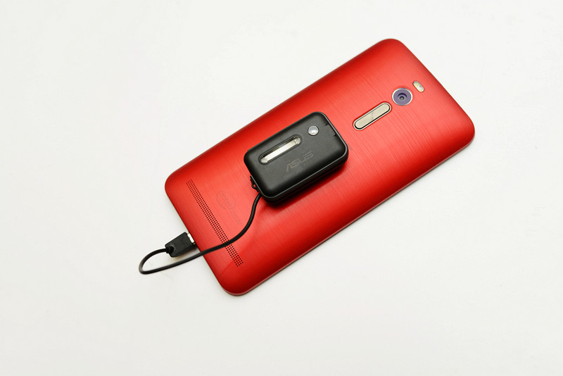 #华硕ZenFone 2及配件爆强体验#ZenFone2搭配最强拍照套件，LED+氙气闪光灯