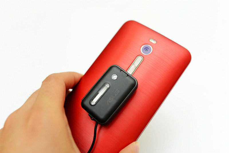 #华硕ZenFone 2及配件爆强体验#ZenFone2搭配最强拍照套件，LED+氙气闪光灯