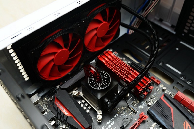 玩结构玩水冷也玩走线，先马坦克装机！