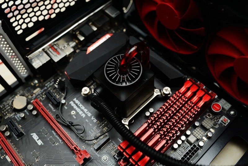 玩结构玩水冷也玩走线，先马坦克装机！