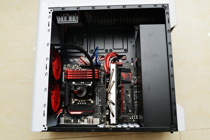 玩结构玩水冷也玩走线，先马坦克装机！