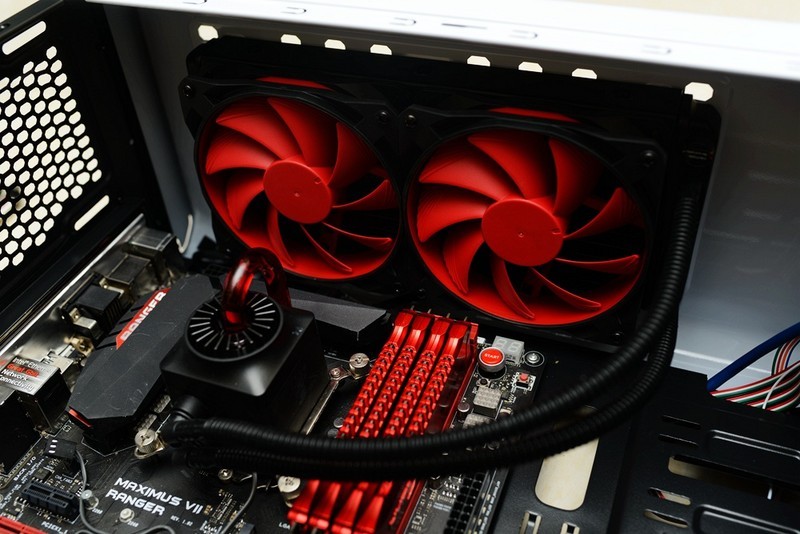 玩结构玩水冷也玩走线，先马坦克装机！