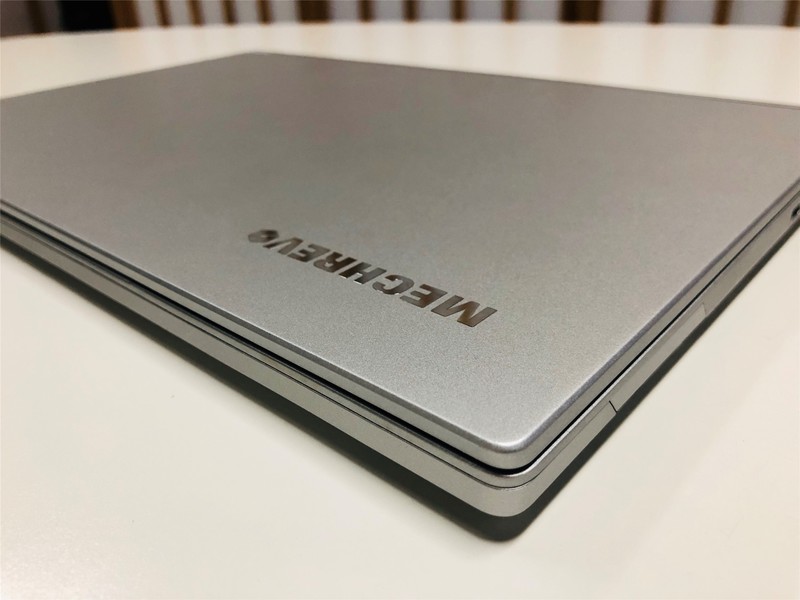 什么是设计师全能效率本？机械革命Umi Air开箱评测