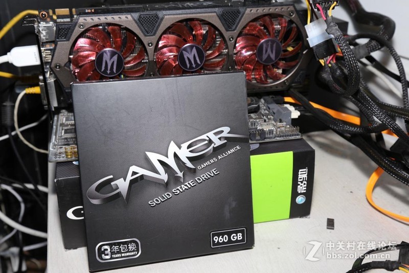 超大容量SSD来袭，GAMER 960SSD性能测试