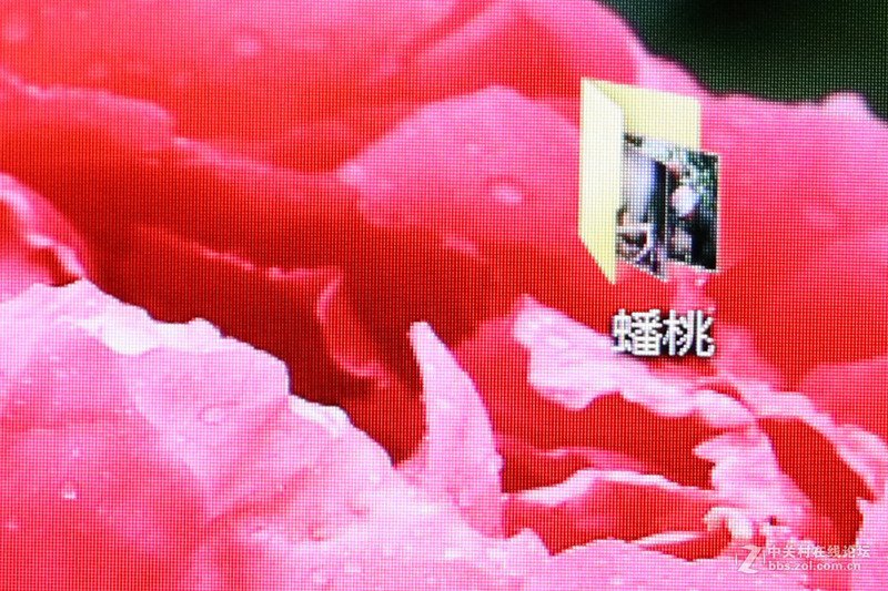请问5DSR拍摄时出现弧形条纹是什么原因？