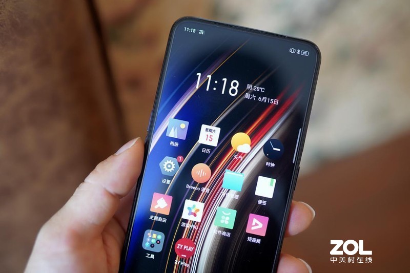 配置高端，凭实力搅局---“敢越级”的手机realme X体验