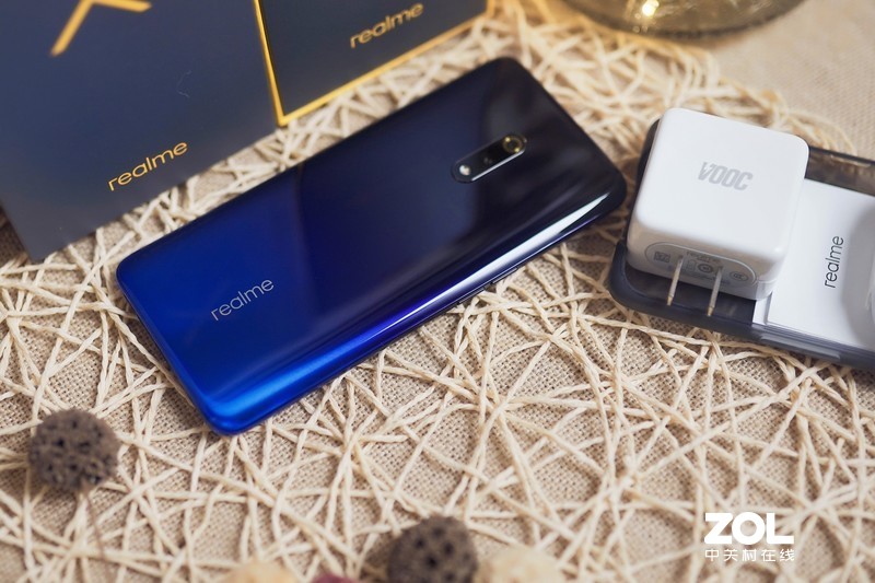 配置高端，凭实力搅局---“敢越级”的手机realme X体验