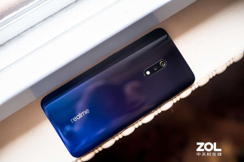 配置高端，凭实力搅局---“敢越级”的手机realme X体验