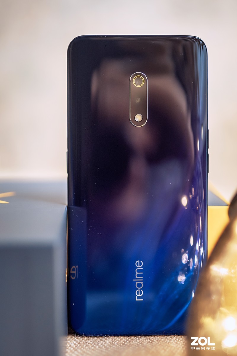 配置高端，凭实力搅局---“敢越级”的手机realme X体验