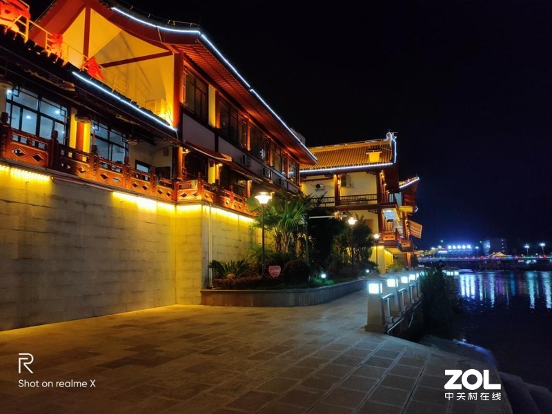 配置高端，凭实力搅局---“敢越级”的手机realme X体验