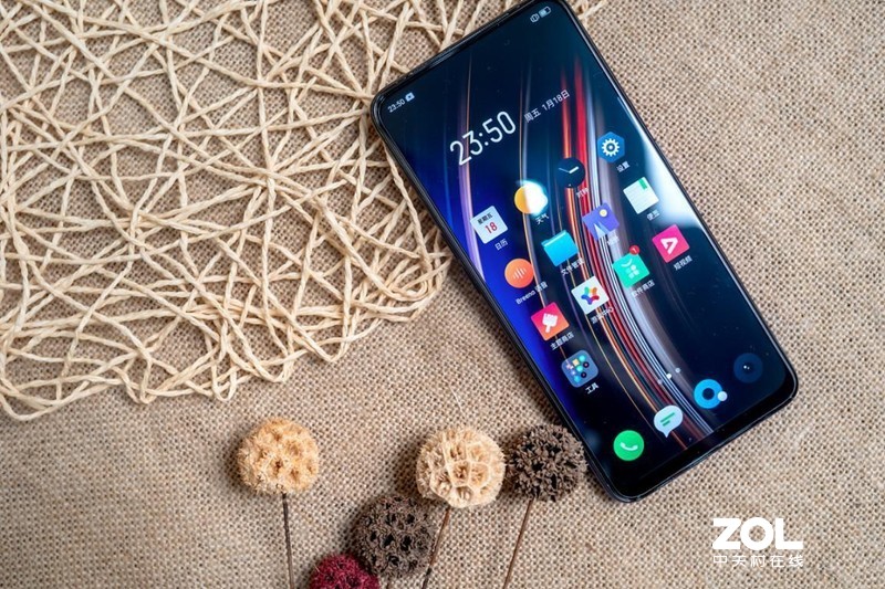 配置高端，凭实力搅局---“敢越级”的手机realme X体验